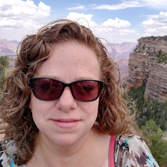 Meet your Posher, Monica - Picture 3 of 6